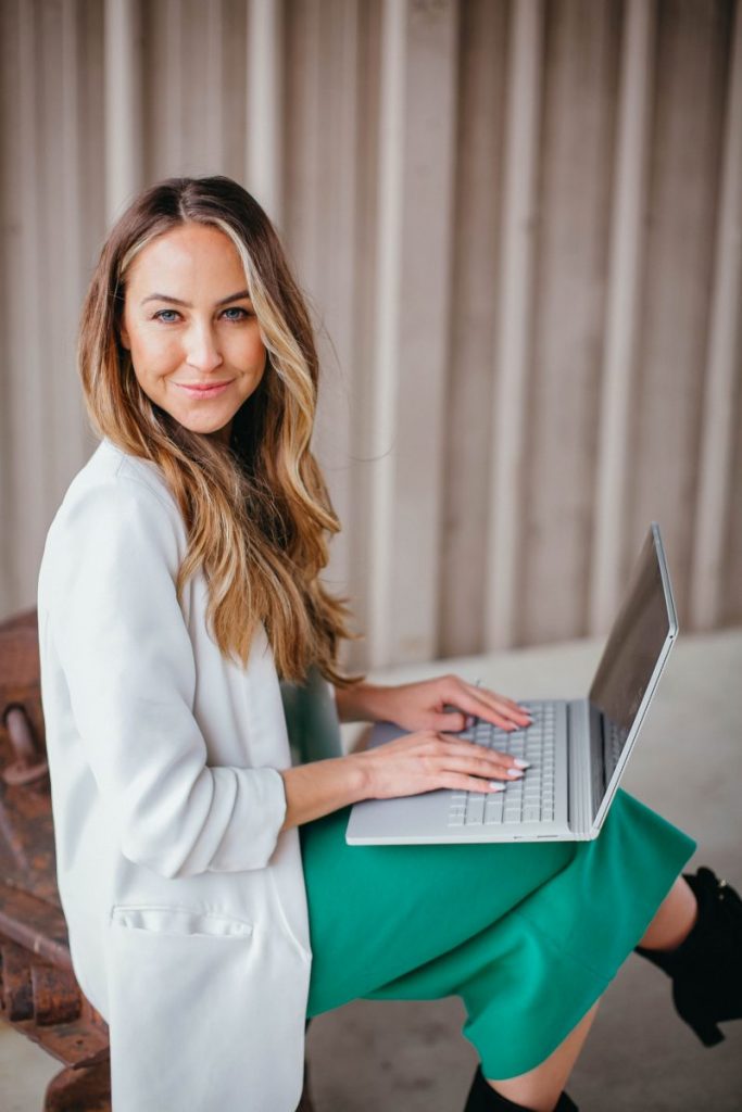 Assistance from ChatGPT: How to Improve Your Employeesâ€™ Job Satisfaction with AI in 2023